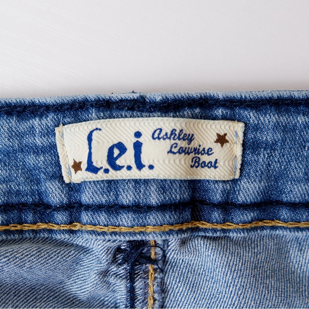 L.E.I. Bootcut Medium Wash Jeans | Juniors 3 - Picture 5 of 6